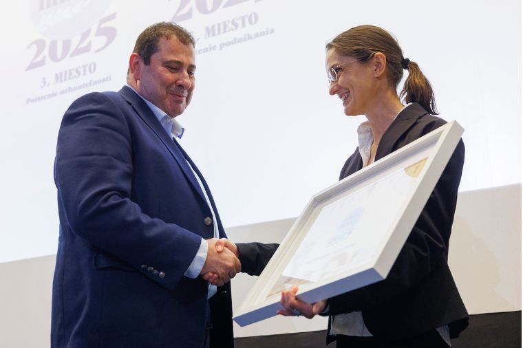 Milan Holinďák zástupca PREMIUM Poisťovne s ocenením z ankety Zlatá minca 2025